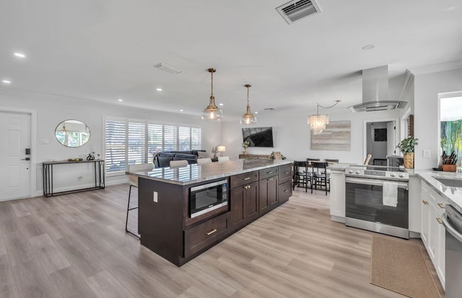 Luxury Waterfront Home Minutes from the Beach by RedAwning - Photo 7