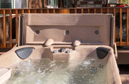 Hot Tub & Ponderosa Views! Luxe Cabin in Lakeside - Foto 29