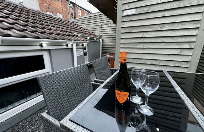 Albert Luxury Hottub and Jacuzzi Apartments - Photo 50