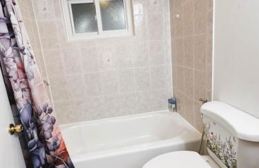 Entire 4 bedroom familyfriendly basement apartment, MetroWalk - Foto 28