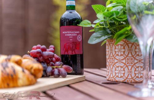 Comfortable 1-Bed House, Sleeps 4, Fast Wi-Fi with Private Garden and Free Parking - Foto 37