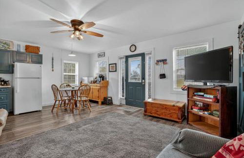 Welcome to Hokie Haven by the Bay - where Chesapeake sunsets meet Hokie spirit. - Foto 13