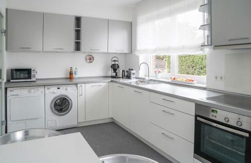 Modernes Stadthaus 100qm Parkplatz Bad&Dusche Küche - Foto 17