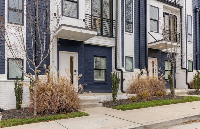 Monty by Avantstay 4bdr 4BA Balcony w Outdoor Seating 5mins to DT - Photo 4