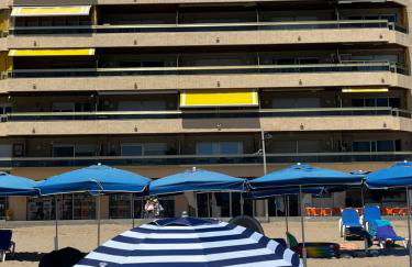 Acogedor y Amplio Apartamento familiar a pie de playa - Photo 27