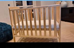 3 bed modern townhouse with self check in, sleeps 6, 35mins direct train to London Waterloo, zone 6 - Photo 26