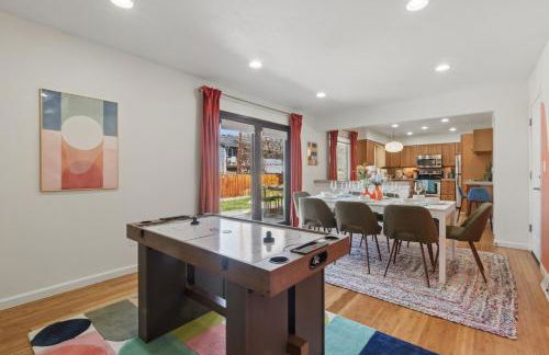 Spacious 4BD - Backyard BBQ, Fire Pit & Mini Golf - Foto 18