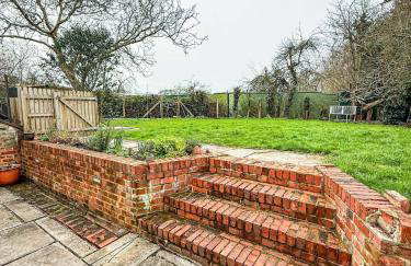 Orchard Stables 3 BDR 3BTH long stays parking - Photo 14