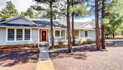 Winter Hikes and Ice Fishing Fun Cozy Show Low Home - Foto 2