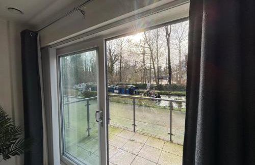 Luxury Canal-side Apartment, Hemel Hempstead, Free parking, Perfect for Contractors - Foto 33