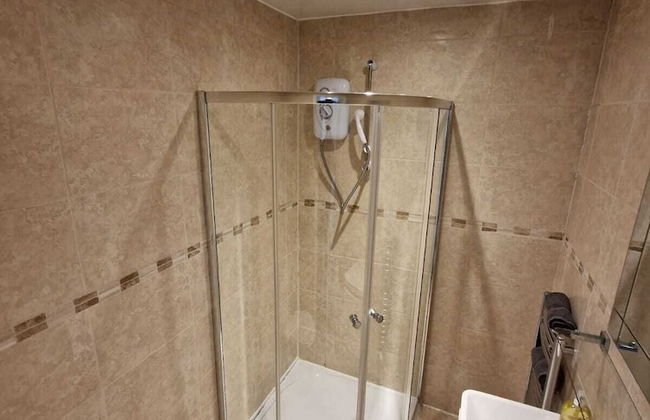 Charming 2-bed Apartment in Gateshead - Photo 4