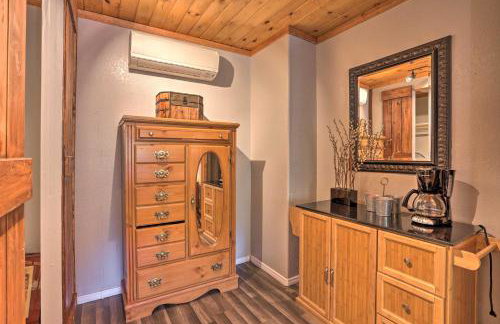 Remodeled Crestline Retreat Walk to Lake Gregory! - Foto 13