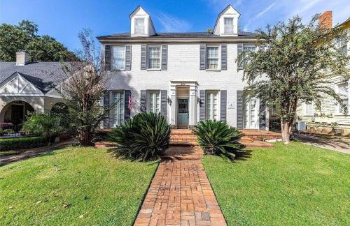 The Montgomery Manor - 5 Bedroom 4 Bath with Pool and Garage - Foto 1