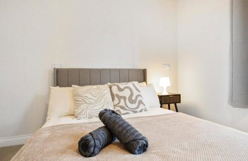 Cozy 2 Bedroom House with Driveway Parking & Garden - Foto 6