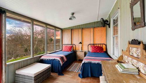 VINTAGE RIVER CAMP CABIN! PRIVATE RIVER ACCESs! - Foto 3