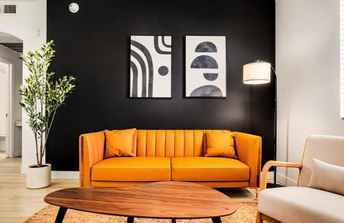 Boulevard Stays Chic 1BR Near Stadium Pool Access Gym & Free Parking - Photo 4