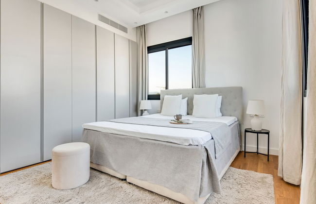 Sanders Crystal 1 - Large 4-bdr Penthouse With Shared Pool - Photo 5