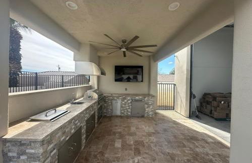 Beautiful New construction home - New Pool & Spa! - Foto 73