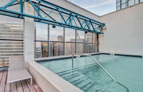 Beautiful Apt in Downtown W/ Pool | Parking - Foto 33