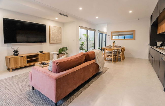 Beautiful 4BR Family Home With Patio and Parking! - Foto 16