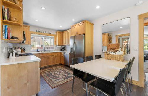 Rustling Grove in Tahoe City - Pet-Friendly, Walking Distance to Downtown and Lake - Private Hot Tub - Foto 7