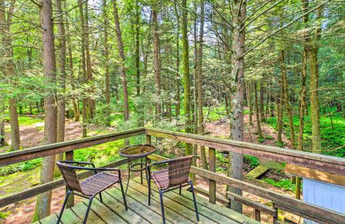 Secluded and Quiet Pocono Mountain Cabin with Hot Tub! - Foto 23