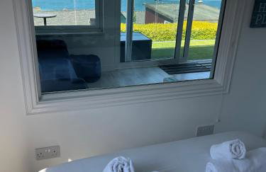 Bovisand Beach Area Chalet, 2-Bed Sea View with Gated Parking & BBQ - Photo 27