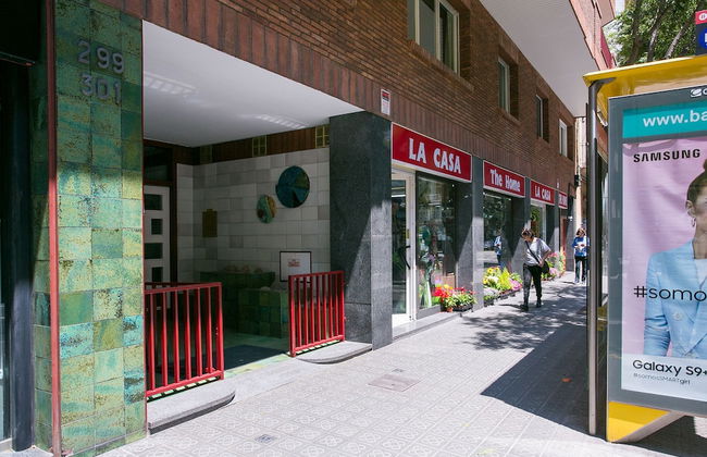 Spacious & Quiet 4 Bedroom Apartment - Photo 26