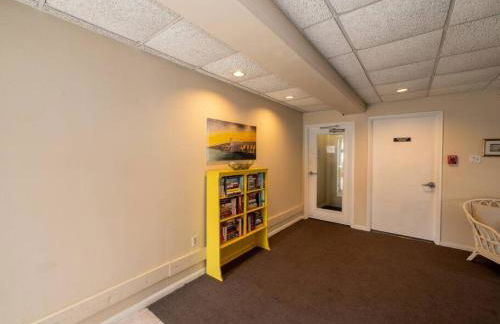 Trendy 1BD Balcony Pool Small fam or couples stay - Foto 19