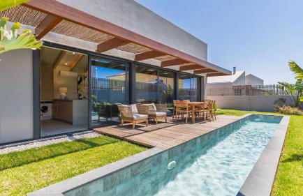 Stunning Beach House with Pool by LovelyStay - Foto 13