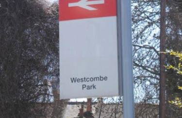 Elegant & spacious parkside 2-bedroom 2-bathroom flat in period building facing Blackheath - parking, great Greenwich location, easy for O2 Arena and City, very near Marathon start line! - Foto 54