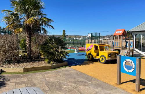 Golden Dunes Retreat, Dog-Friendly Stay at Par Sands Holiday Park, Cornwall - Photo 17