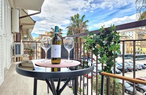 Centro Piazza Wi-Fi AC Balcony Design by WE HOST YOU - Foto 10