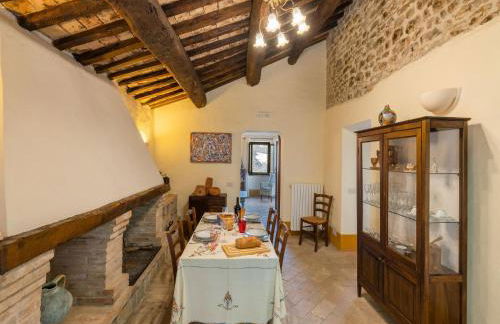 Elegant Stone House w/ Pool - Foto 25