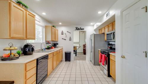 Explore ABQ and Rancho Rio Family Home with Patios! - Foto 4