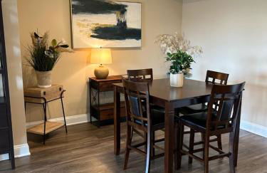 Spacious 2 Bedroom 2 Bathroom Apartment with Balcony in Uptown Charlotte! City Views & Free Parking! - Foto 27