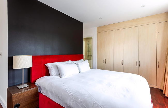 RAI - Modern Tower Hill Penthouse - Photo 17