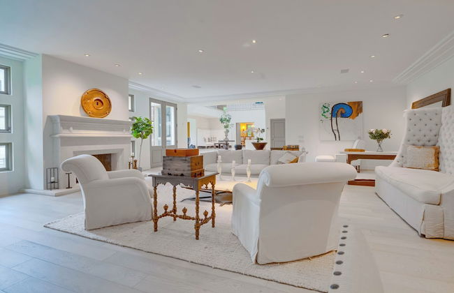 Carolwood - Modern Tuscan Villa With Rolling Lawns and Loggia in Holmby Hills - Photo 68