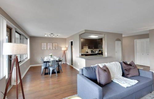 Large 3 bedroom Family Suite, Private Balcony, 5 min to DCA, Gym, Pool and more! - Foto 2