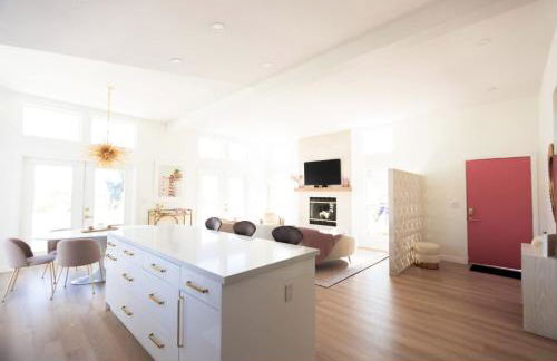 The Pink Paloma - A Barbie Inspired Villa in Palm Springs - Photo 17