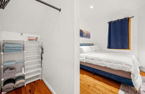 Charming Home In Heart of City With King Size Bed! - Foto 9