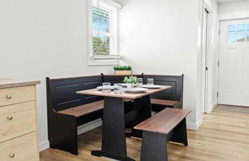 3BR 2BA Derby Home Walk to Churchill Free Parking - Foto 24