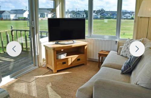Stunning sea view beach front bungalow Bacton - Photo 31