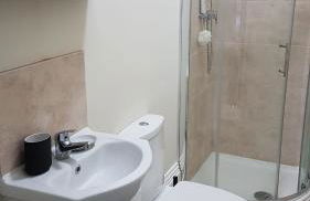 Perfect Family & Friends Home, Free Parking Security Onsite - Photo 54