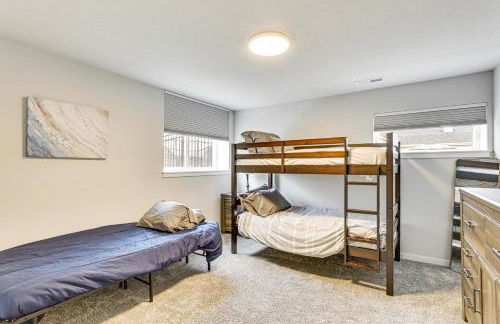 Spacious and Modern Home with Deck in Oregon! - Foto 31