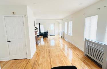 Comfortable 4-BR Family Home with Ample Parking - Foto 25