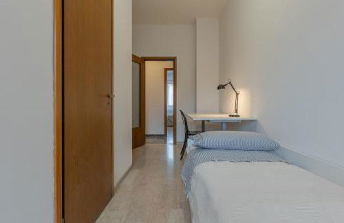 GuestHost - Roomy Apartment near UniBo & Porta San Donato - Photo 4