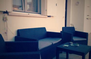 The judas trees - Foto 27