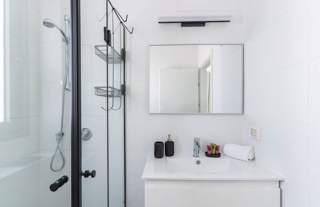 Sunny Haven Sea View Escape by Sea N Rent - Foto 27