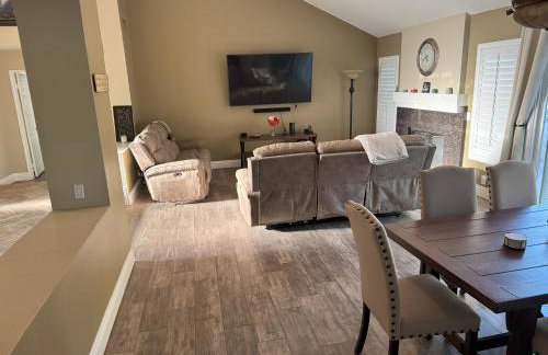 Riverside Views & Pool Retreat - Foto 52